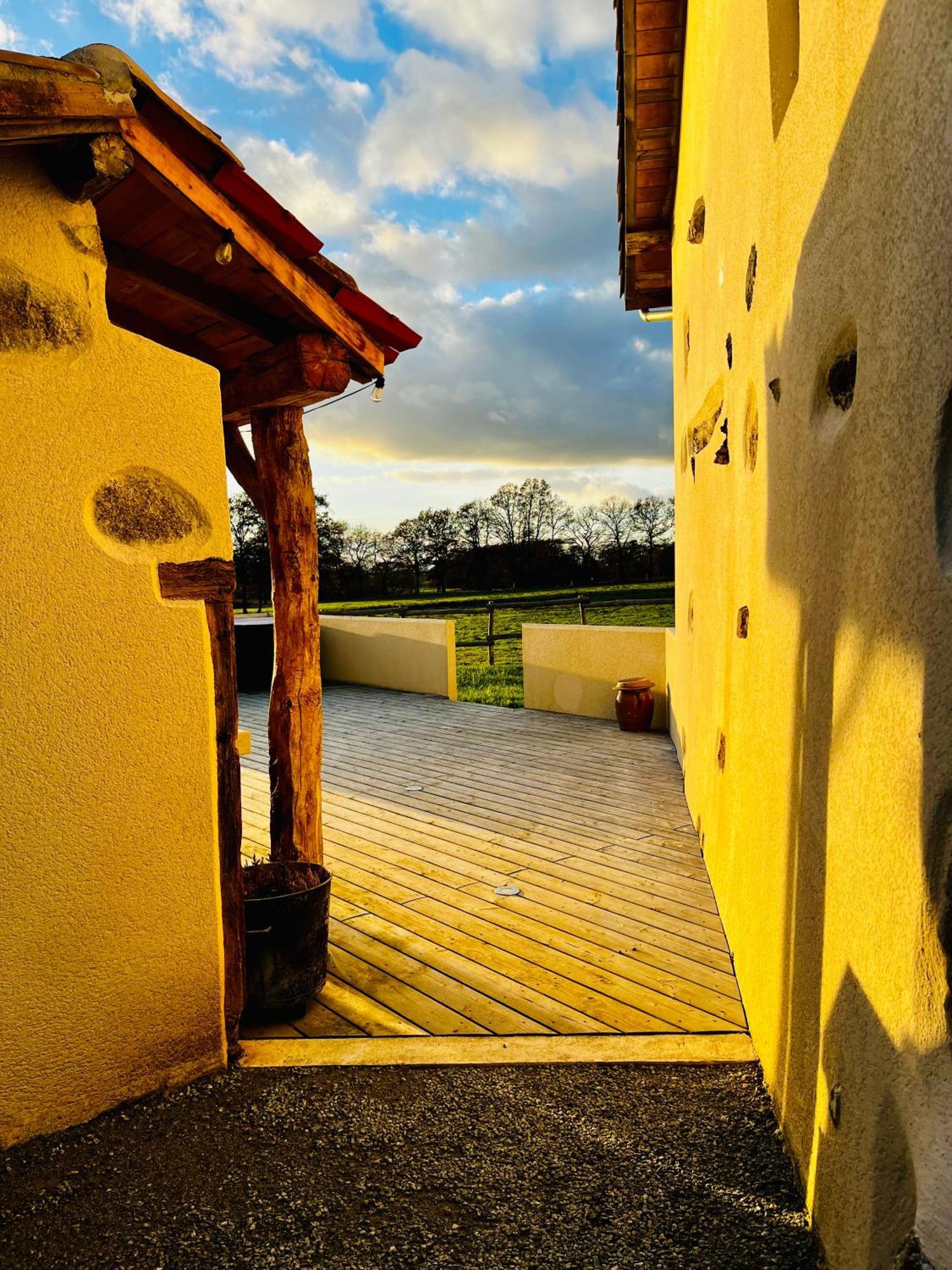 Gite A L'Ombre Des Magnolias Lesterps Exterior foto